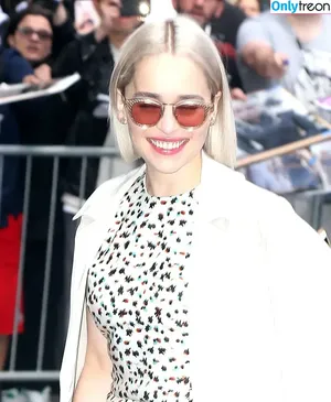 Emilia Clarke / clarkeyxo / emilia_clarke / emiliaclarke nude photo #0379