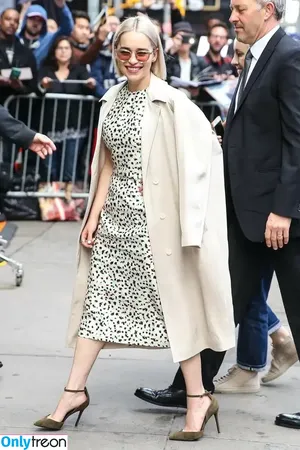 Emilia Clarke / clarkeyxo / emilia_clarke / emiliaclarke nude photo #0385