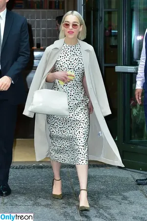 Emilia Clarke / clarkeyxo / emilia_clarke / emiliaclarke nude photo #0388
