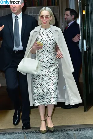 Emilia Clarke / clarkeyxo / emilia_clarke / emiliaclarke nude photo #0392