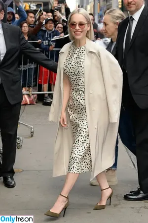 Emilia Clarke / clarkeyxo / emilia_clarke / emiliaclarke nude photo #0402
