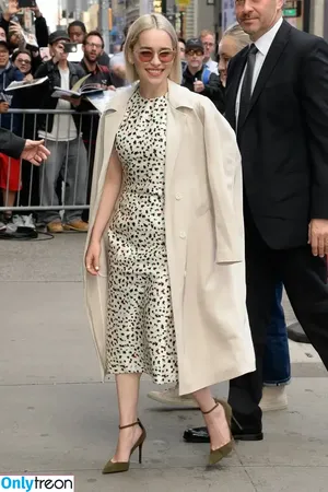 Emilia Clarke / clarkeyxo / emilia_clarke / emiliaclarke nude photo #0410