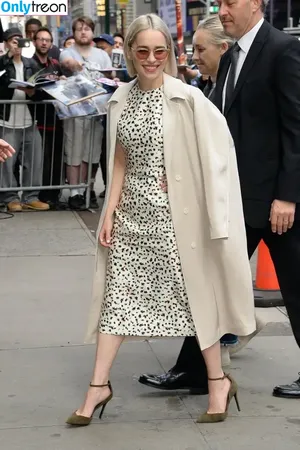 Emilia Clarke / clarkeyxo / emilia_clarke / emiliaclarke nude photo #0411