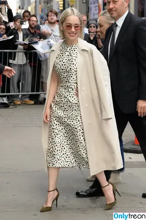 Emilia Clarke / clarkeyxo / emilia_clarke / emiliaclarke nude photo #0412