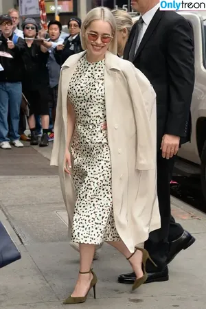 Emilia Clarke / clarkeyxo / emilia_clarke / emiliaclarke nude photo #0415