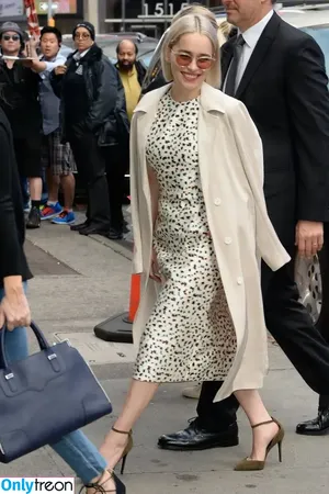 Emilia Clarke / clarkeyxo / emilia_clarke / emiliaclarke nude photo #0416