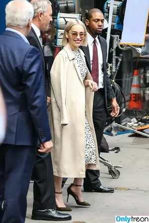 Emilia Clarke / clarkeyxo / emilia_clarke / emiliaclarke nude photo #0419