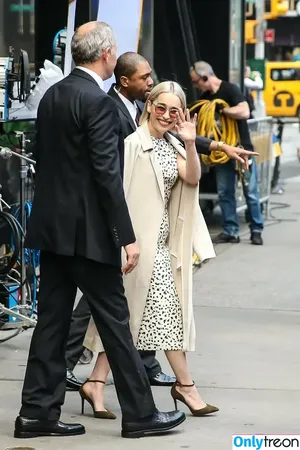 Emilia Clarke / clarkeyxo / emilia_clarke / emiliaclarke nude photo #0423