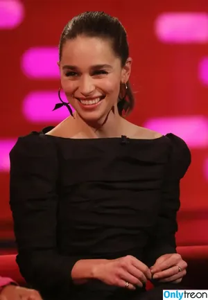 Emilia Clarke / clarkeyxo / emilia_clarke / emiliaclarke nude photo #0488