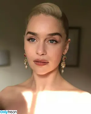 Emilia Clarke / clarkeyxo / emilia_clarke / emiliaclarke nude photo #0514