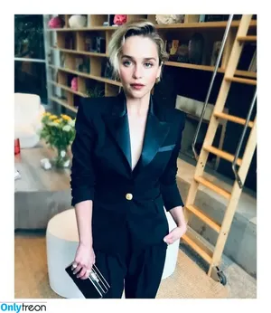 Emilia Clarke / clarkeyxo / emilia_clarke / emiliaclarke nude photo #0517