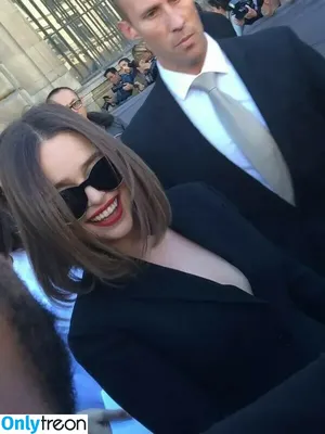Emilia Clarke / clarkeyxo / emilia_clarke / emiliaclarke nude photo #0535