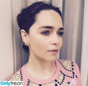 Emilia Clarke / clarkeyxo / emilia_clarke / emiliaclarke nude photo #0544