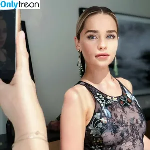 Emilia Clarke / clarkeyxo / emilia_clarke / emiliaclarke nude photo #0599