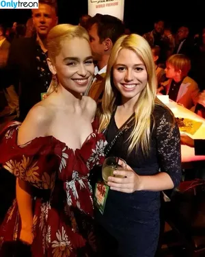 Emilia Clarke / clarkeyxo / emilia_clarke / emiliaclarke nude photo #0631