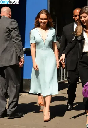 Emilia Clarke / clarkeyxo / emilia_clarke / emiliaclarke nude photo #0772