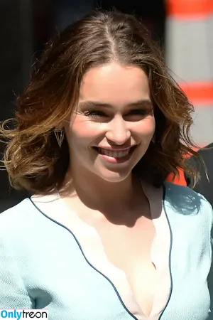 Emilia Clarke / clarkeyxo / emilia_clarke / emiliaclarke nude photo #0787