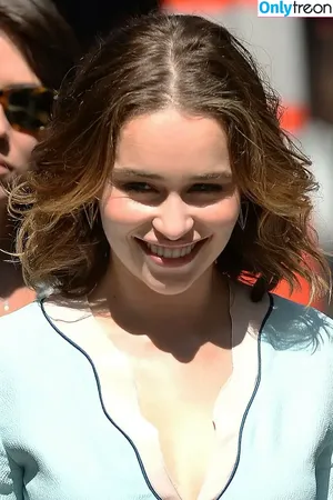 Emilia Clarke / clarkeyxo / emilia_clarke / emiliaclarke nude photo #0788