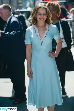 Emilia Clarke / clarkeyxo / emilia_clarke / emiliaclarke nude photo #0812