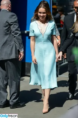 Emilia Clarke / clarkeyxo / emilia_clarke / emiliaclarke nude photo #0813