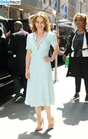 Emilia Clarke / clarkeyxo / emilia_clarke / emiliaclarke nude photo #0818