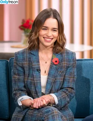 Emilia Clarke / clarkeyxo / emilia_clarke / emiliaclarke nude photo #0852