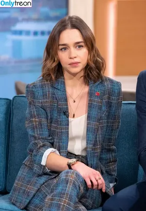 Emilia Clarke / clarkeyxo / emilia_clarke / emiliaclarke nude photo #0860