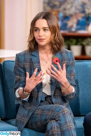 Emilia Clarke / clarkeyxo / emilia_clarke / emiliaclarke nude photo #0862