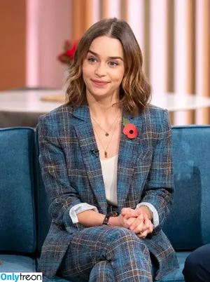 Emilia Clarke / clarkeyxo / emilia_clarke / emiliaclarke nude photo #0866