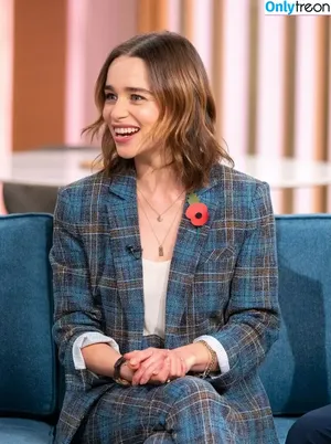 Emilia Clarke / clarkeyxo / emilia_clarke / emiliaclarke nude photo #0878