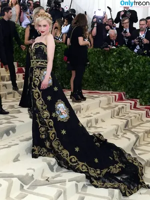Emilia Clarke / clarkeyxo / emilia_clarke / emiliaclarke nude photo #0902