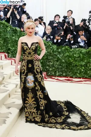 Emilia Clarke / clarkeyxo / emilia_clarke / emiliaclarke nude photo #0903