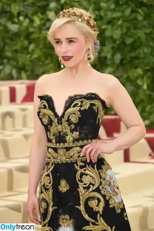 Emilia Clarke / clarkeyxo / emilia_clarke / emiliaclarke nude photo #0906