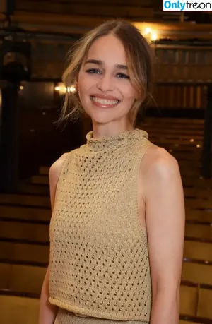 Emilia Clarke / clarkeyxo / emilia_clarke / emiliaclarke nude photo #0921