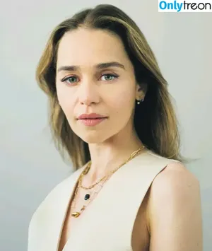 Emilia Clarke / clarkeyxo / emilia_clarke / emiliaclarke nude photo #0922