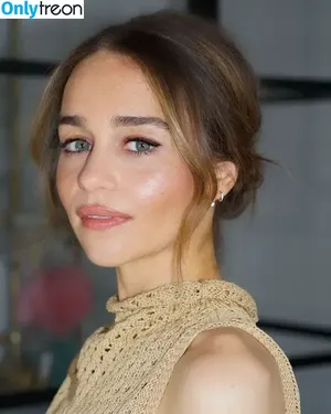 Emilia Clarke / clarkeyxo / emilia_clarke / emiliaclarke nude photo #0925