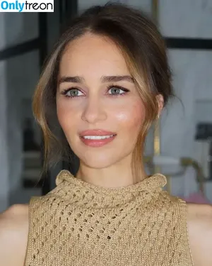 Emilia Clarke / clarkeyxo / emilia_clarke / emiliaclarke nude photo #0928