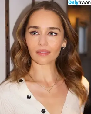 Emilia Clarke / clarkeyxo / emilia_clarke / emiliaclarke nude photo #0929