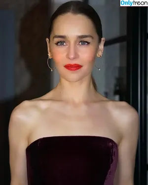 Emilia Clarke / clarkeyxo / emilia_clarke / emiliaclarke nude photo #0935