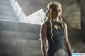 Emilia Clarke / clarkeyxo / emilia_clarke / emiliaclarke nude photo #0969