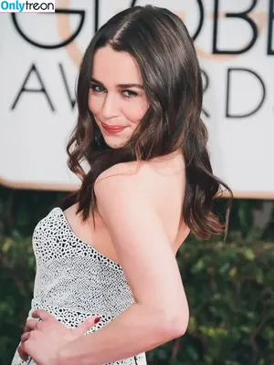 Emilia Clarke / clarkeyxo / emilia_clarke / emiliaclarke nude photo #0970