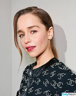 Emilia Clarke / clarkeyxo / emilia_clarke / emiliaclarke nude photo #0992
