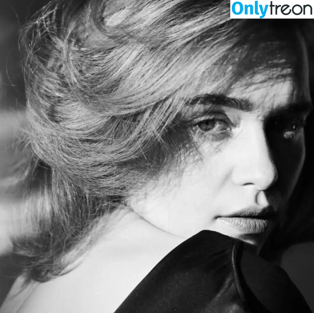 Emilia Clarke nude photo #0013 (clarkeyxo / emilia_clarke / emiliaclarke)