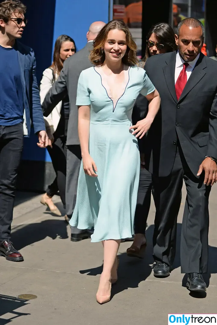 Emilia Clarke nude photo #0143 (clarkeyxo / emilia_clarke / emiliaclarke)