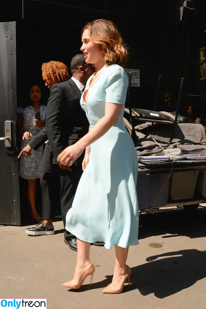 Emilia Clarke nude photo #0192 (clarkeyxo / emilia_clarke / emiliaclarke)