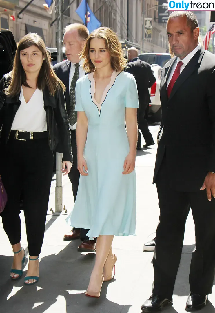 Emilia Clarke nude photo #0218 (clarkeyxo / emilia_clarke / emiliaclarke)