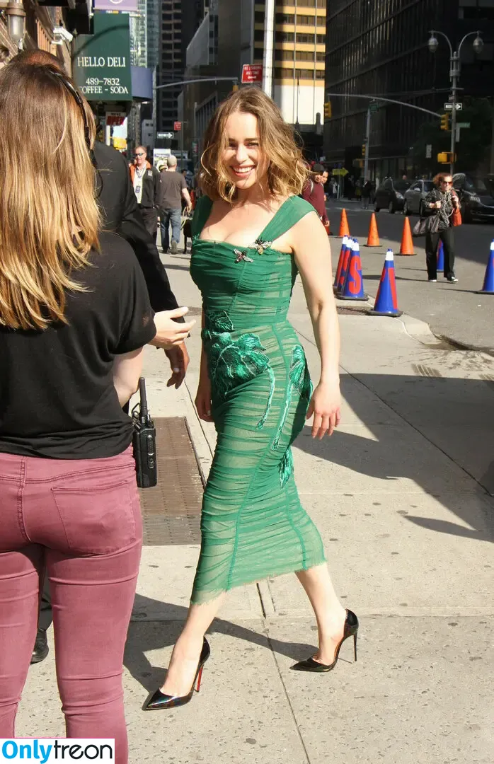 Emilia Clarke nude photo #0252 (clarkeyxo / emilia_clarke / emiliaclarke)