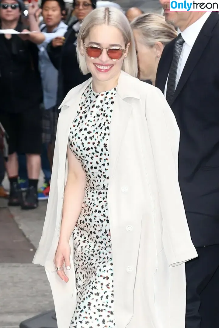 Emilia Clarke nude photo #0370 (clarkeyxo / emilia_clarke / emiliaclarke)