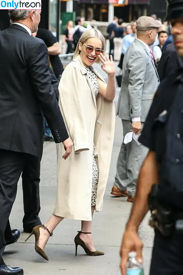 Emilia Clarke nude photo #0386 (clarkeyxo / emilia_clarke / emiliaclarke)
