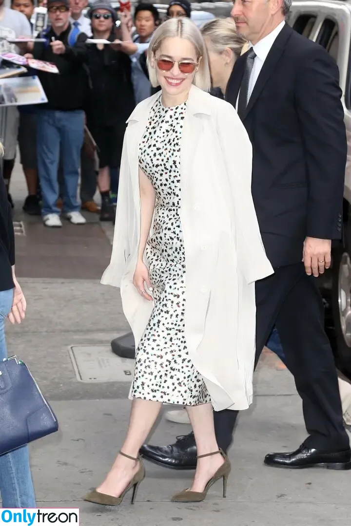 Emilia Clarke nude photo #0396 (clarkeyxo / emilia_clarke / emiliaclarke)
